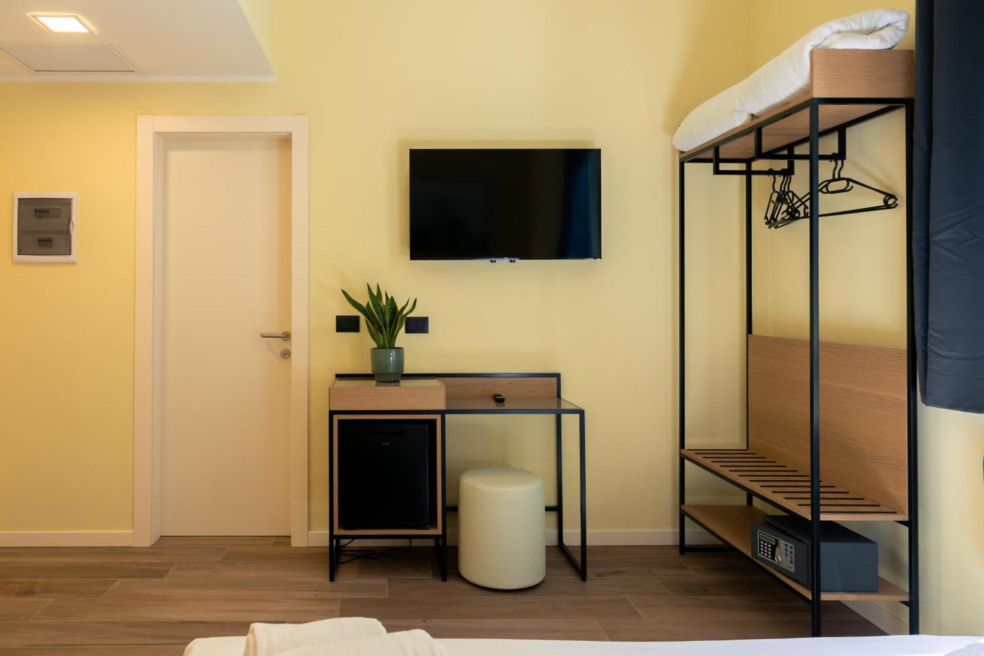 Jr Hermes Hotel